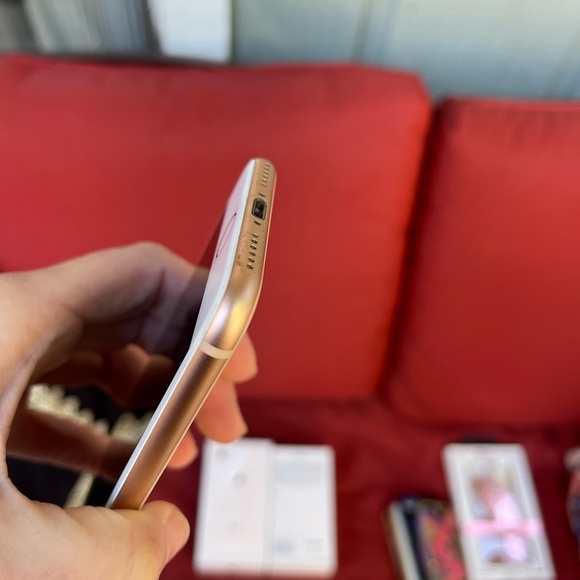 Like New iPhone 8 - Picture 4 of 9